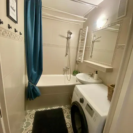 Near Metro Station And Park Apartment Warschau