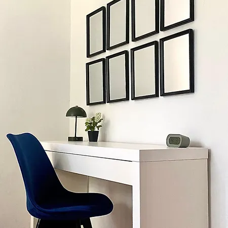 Near Metro Station And Park Apartment *