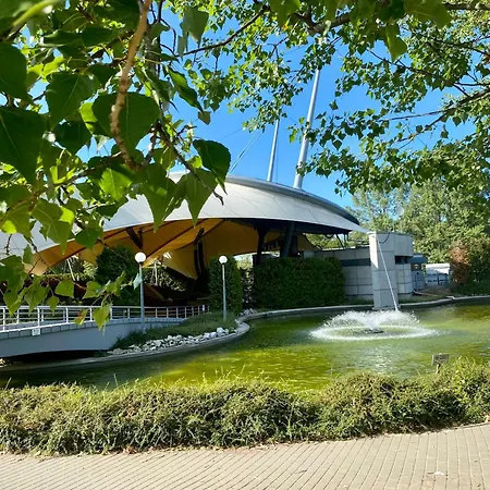 Near Metro Station And Park Apartment *